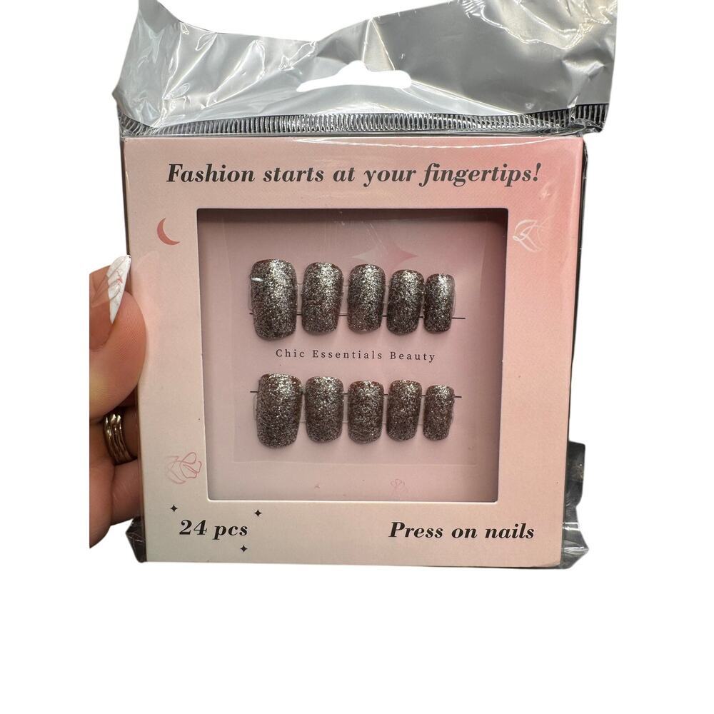 NWT Medium Length Silver Glitter Press-on Nails-24pc